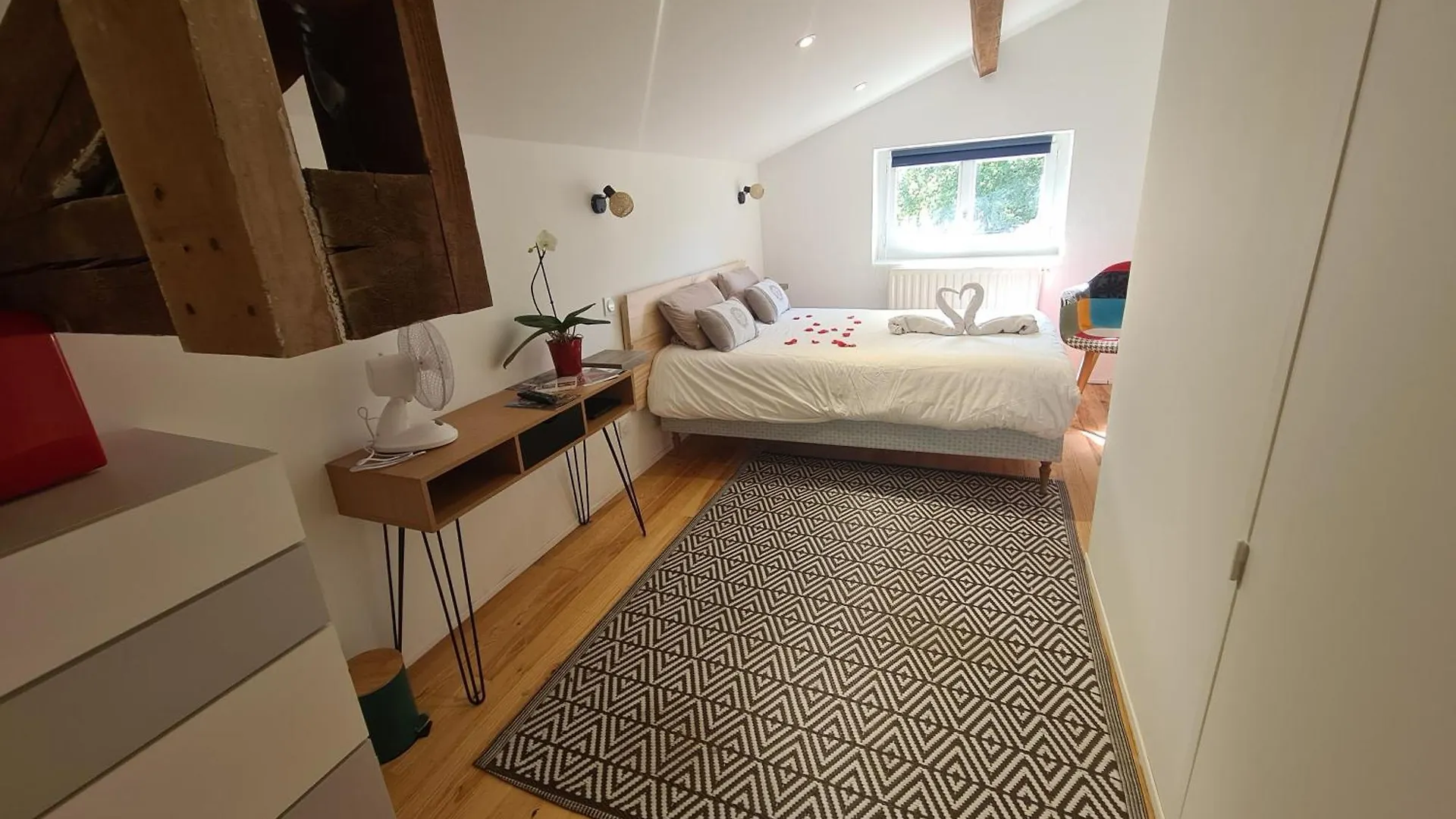 Jade Room Saint-Romain-Lachalm Homestay